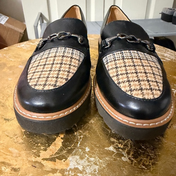 Naturalizer Black and Brown Loafers - Picture 5 of 5